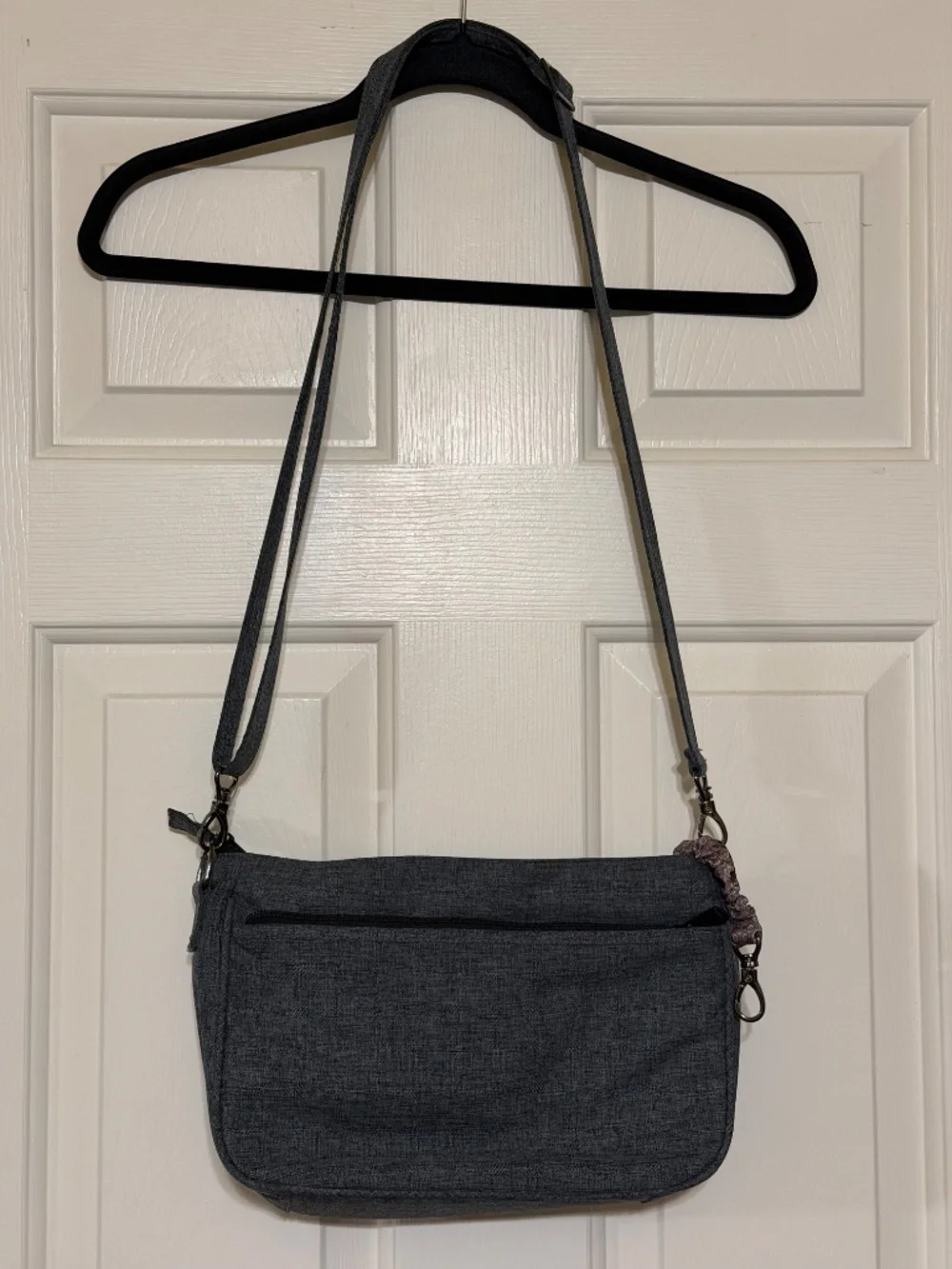 Lug Mambo Gray Crossbody Shoulder RFID Bag w/ Key Holster and Storage EUC